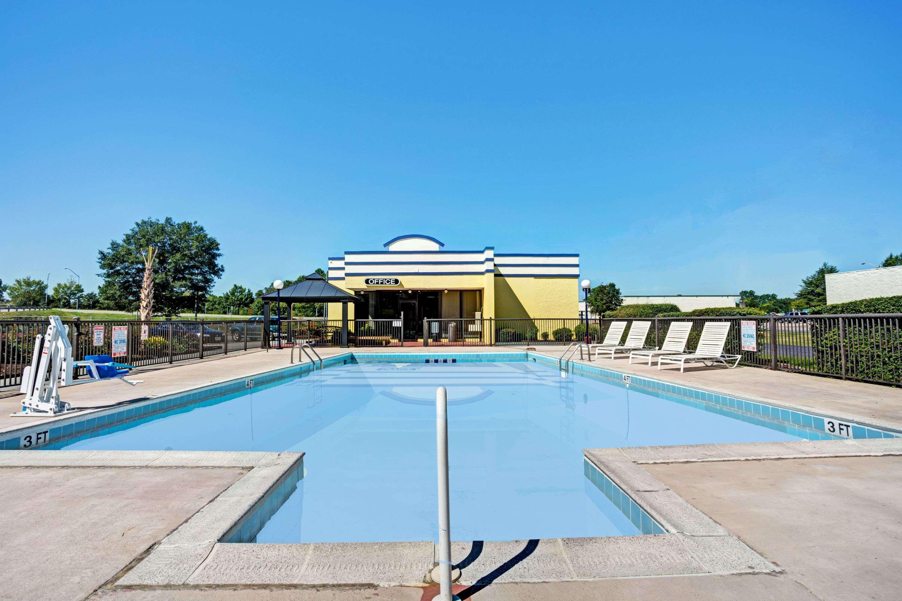 Days Inn By Wyndham Norfolk Military Circle Exteriér fotografie
